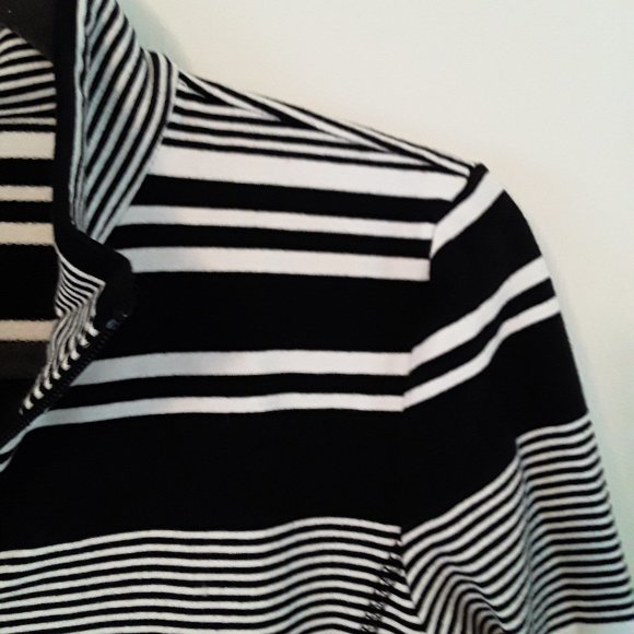 Talbots Sporty Black & White Top Sz. Sp - Picture 5 of 8